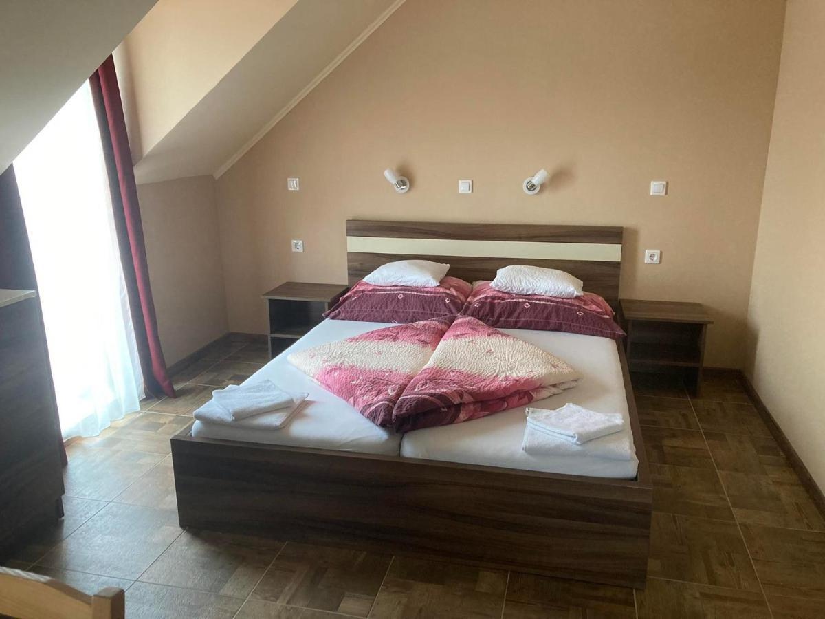 Borostyan Panzio Balatonfuered Bed & Breakfast Luaran gambar
