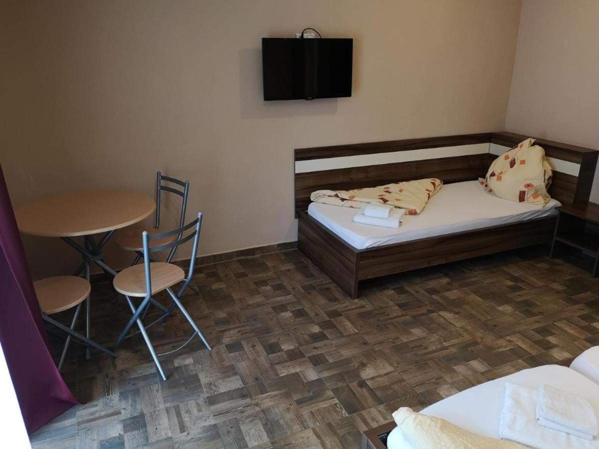 Borostyan Panzio Balatonfuered Bed & Breakfast Luaran gambar