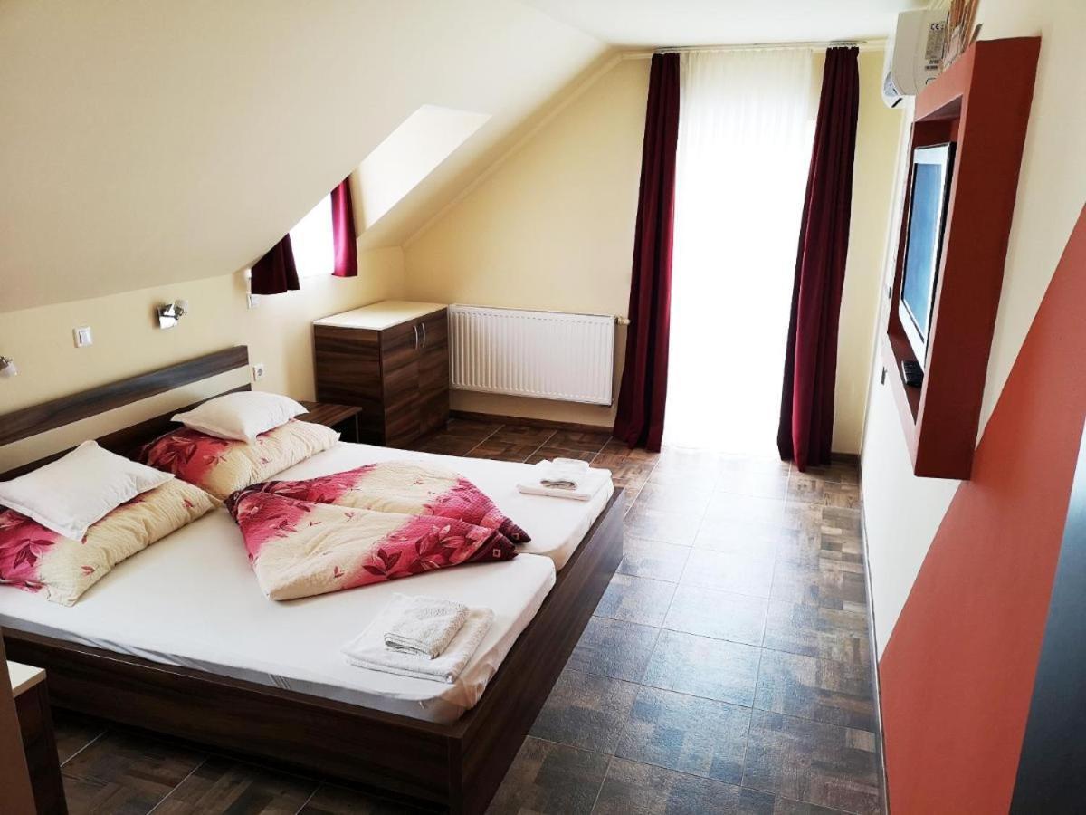 Borostyan Panzio Balatonfuered Bed & Breakfast Luaran gambar