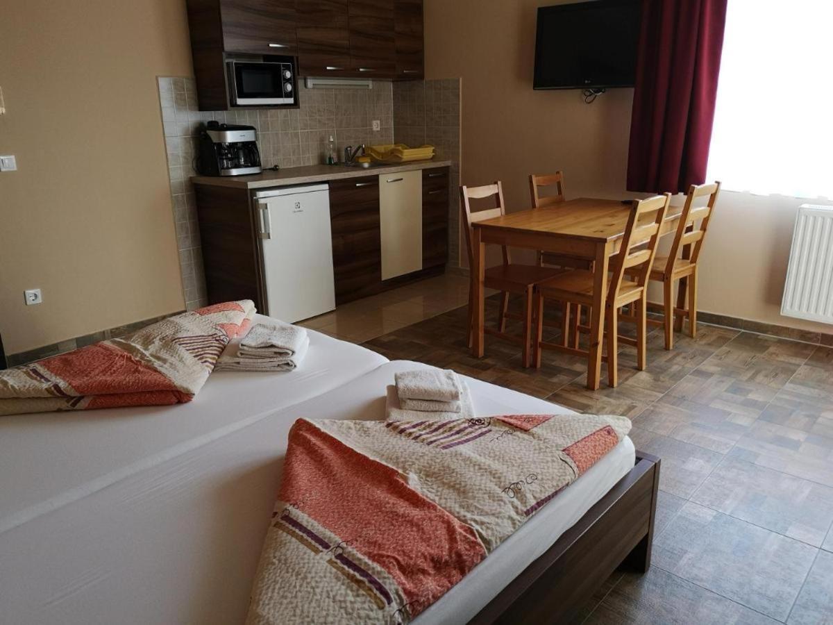 Borostyan Panzio Balatonfuered Bed & Breakfast Luaran gambar