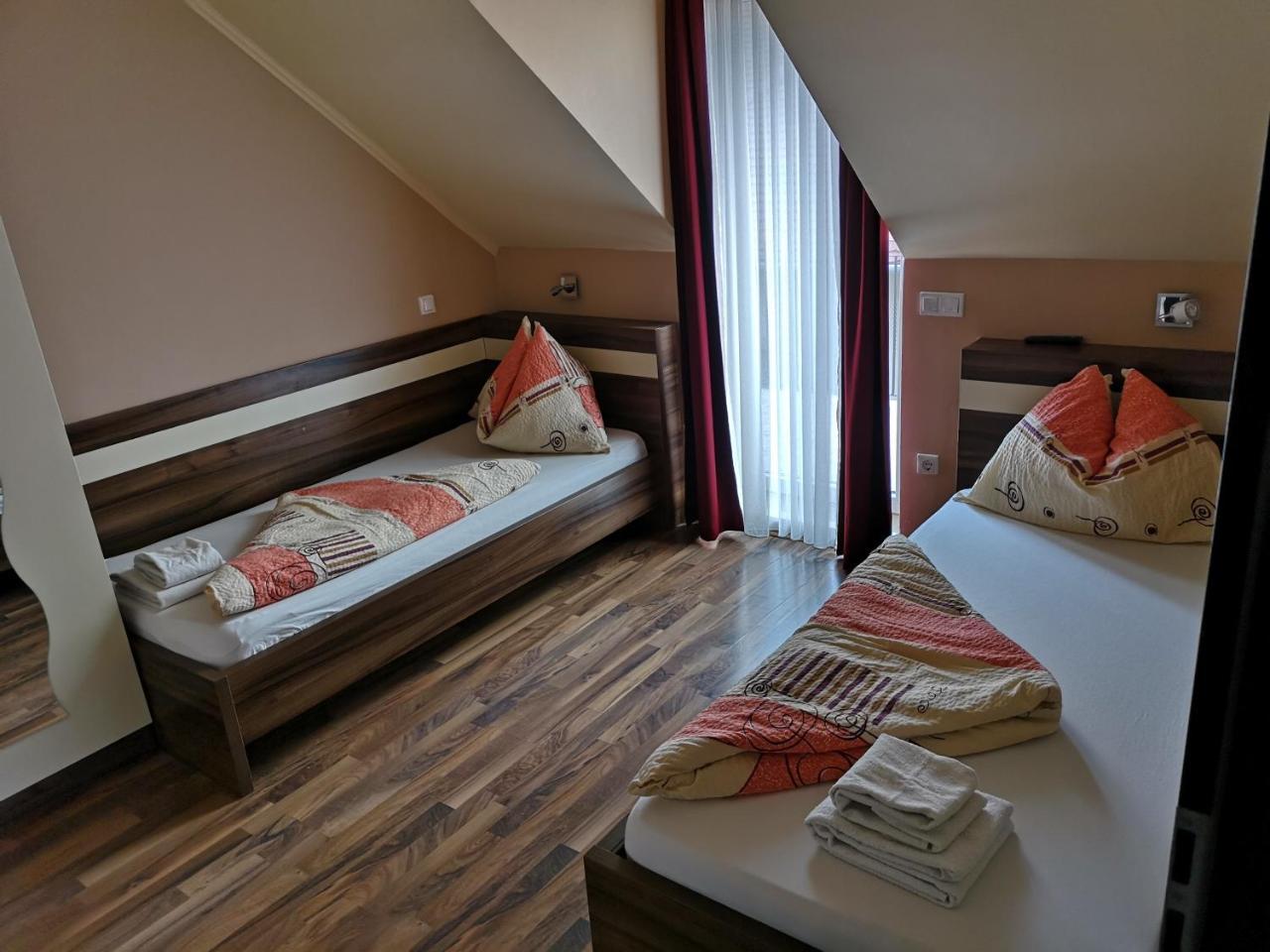 Borostyan Panzio Balatonfuered Bed & Breakfast Luaran gambar