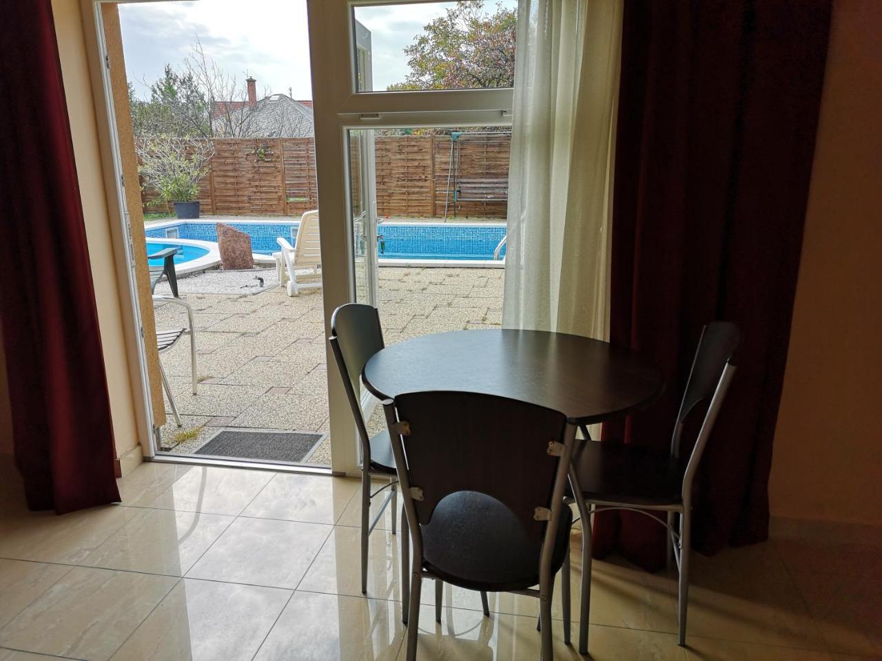 Borostyan Panzio Balatonfuered Bed & Breakfast Luaran gambar