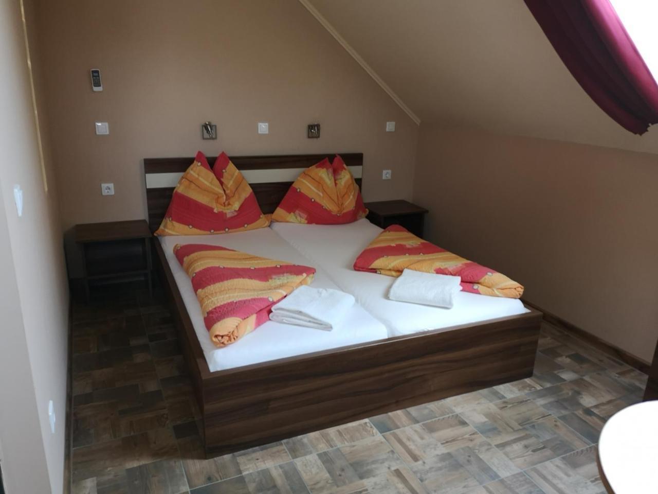 Borostyan Panzio Balatonfuered Bed & Breakfast Luaran gambar