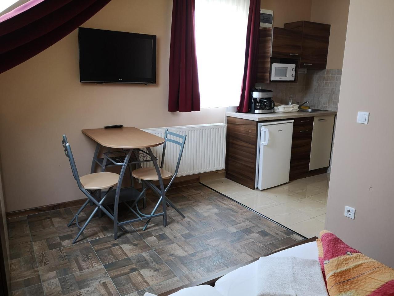 Borostyan Panzio Balatonfuered Bed & Breakfast Luaran gambar