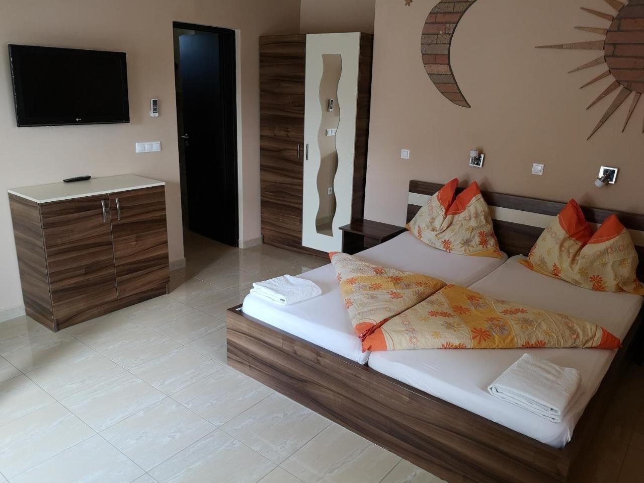 Borostyan Panzio Balatonfuered Bed & Breakfast Luaran gambar