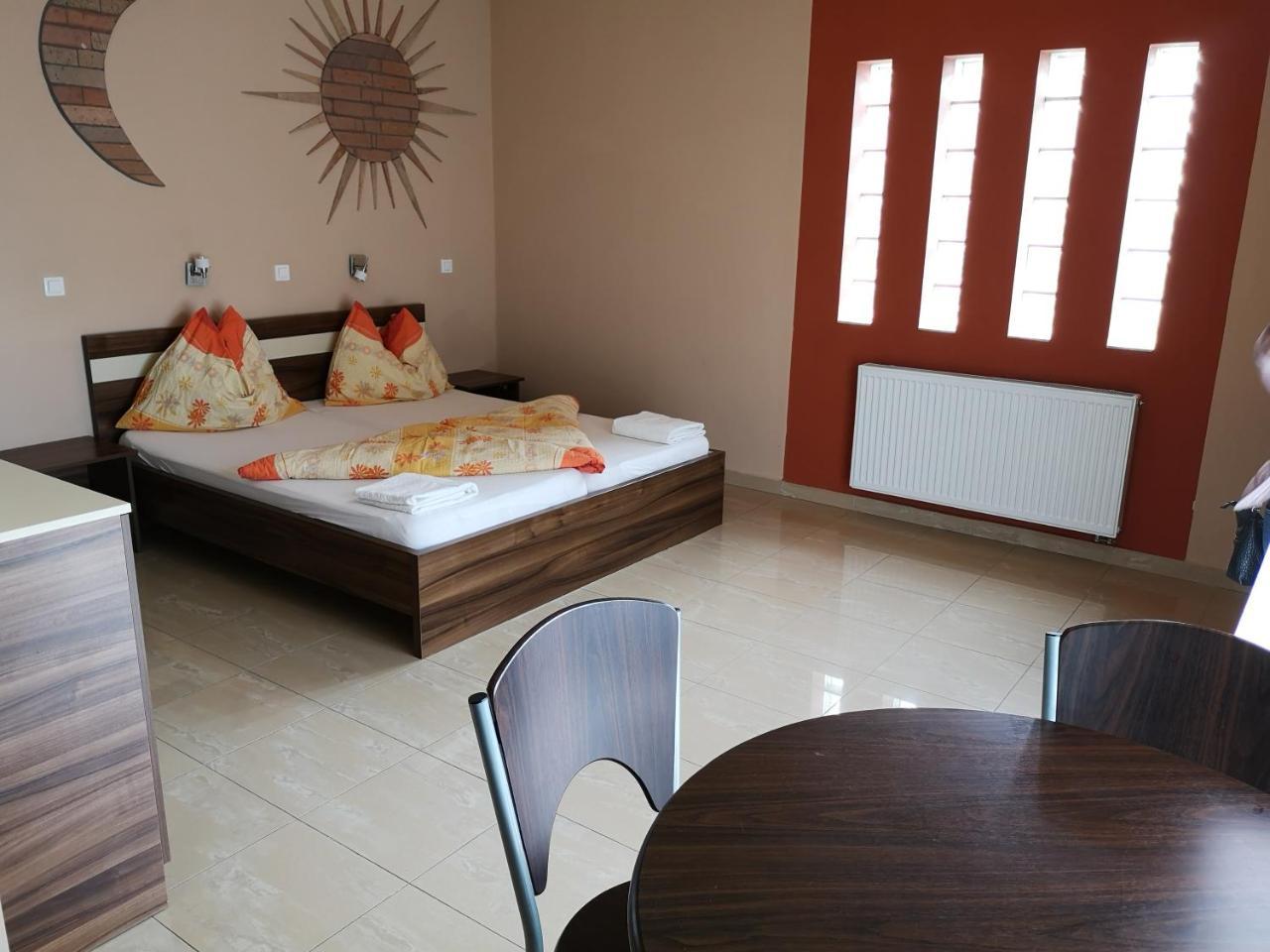 Borostyan Panzio Balatonfuered Bed & Breakfast Luaran gambar