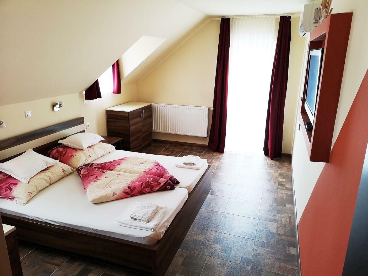 Borostyan Panzio Balatonfuered Bed & Breakfast Luaran gambar