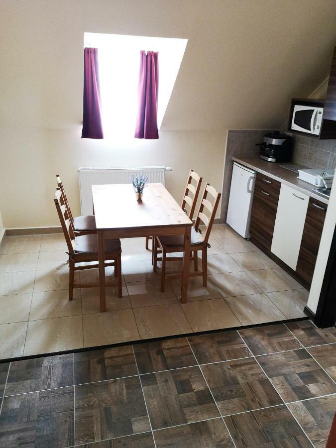 Borostyan Panzio Balatonfuered Bed & Breakfast Luaran gambar